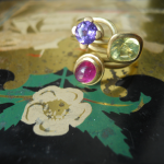 Goldring mit Turmalin, Saphir und Chrysoberyll