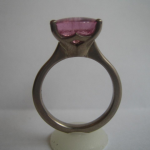 Weißgoldring mit pinkem Turmalin