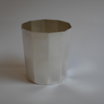 Zehneckiger Becher aus Sterlingsilber, handgeschmiedet